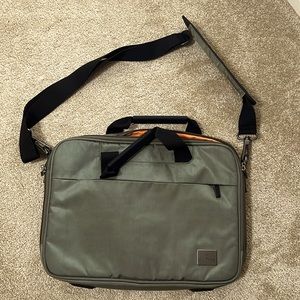 VICTORINOX laptop bag with a lot of pockets with Trolley sleeve. Unisex